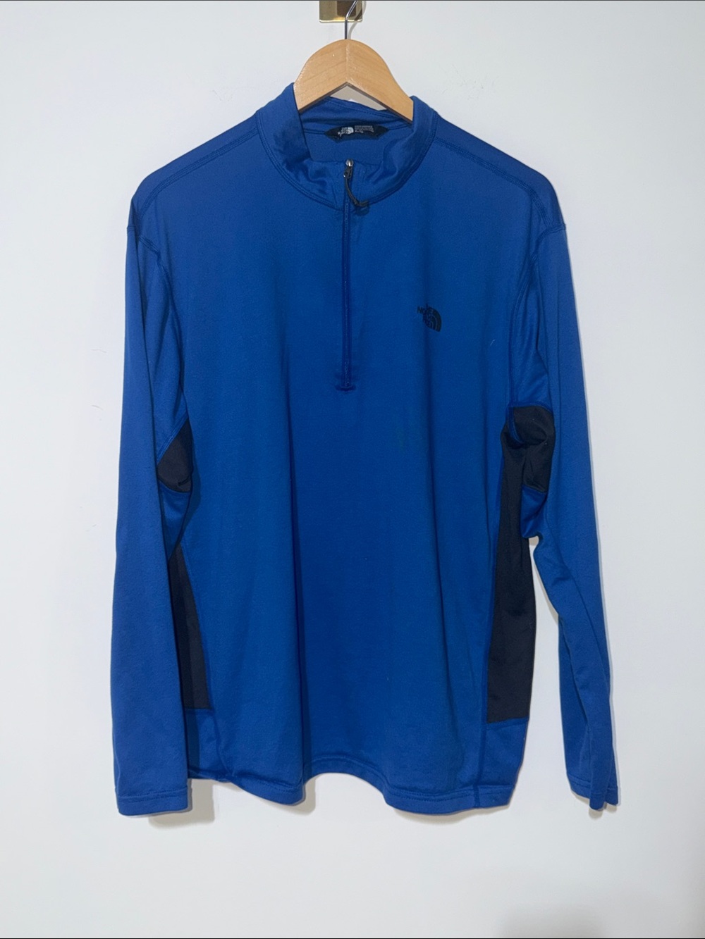The North Face Men’s Blue Half-Zip Pullover with Black Panels size xlarge